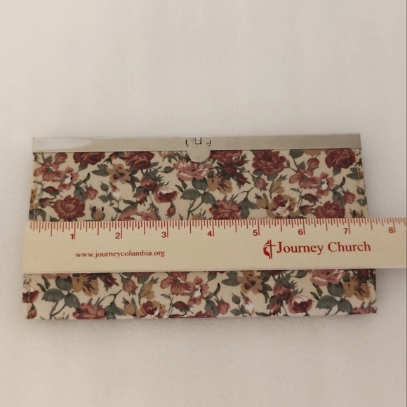 Black Poppy Floral Clutch - Picture 5 of 10